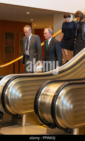 New York, États-Unis. 27 Sep, 2018. Michael Bloomberg quitte la 73e session au Siège des Nations Unies Crédit : Lev Radin/Pacific Press/Alamy Live News Banque D'Images