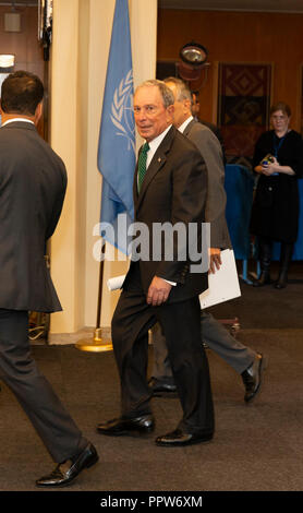 New York, États-Unis. 27 Sep, 2018. Michael Bloomberg quitte la 73e session au Siège des Nations Unies Crédit : Lev Radin/Pacific Press/Alamy Live News Banque D'Images