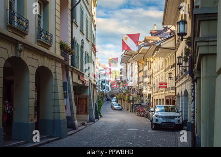 Thun, Suisse - le 18 septembre 2015 : Une promenade à travers la vieille ville de la ville de Thoune (Suisse). Banque D'Images