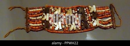Bracelet, Pérou, ou Chimu, Chancay ou centrale côte nord, ch. AD 1000-1470, l'écrou hull, cordelette de coton, l'os, shell - Banque D'Images