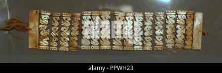 Bracelet, Pérou, Chimu, côte nord, ch. AD 700-1470, shell, cordon coton - Banque D'Images
