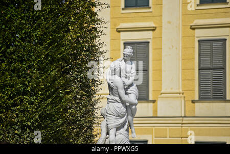 Le palais de Schönbrunn, sculptures dans les jardins. Vienne, Autriche Banque D'Images