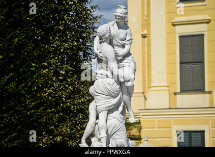 Le palais de Schönbrunn, sculptures dans les jardins. Vienne, Autriche Banque D'Images