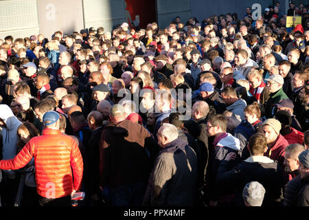 Les supporters d'Arsenal en laissant un jeu Banque D'Images