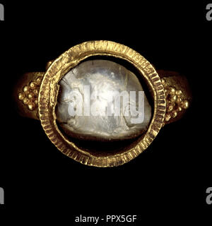 Ring ; Empire romain ; 250 - 400 ; l'or, de nacre ; 3 × 2,8 cm, 1 × 3,16 1,16 1 en Banque D'Images