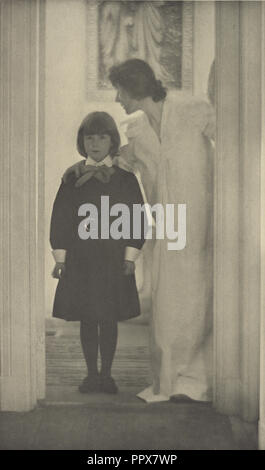 Vous êtes bénie entre toutes les femmes ; Gertrude Käsebier, américain, 1852 - 1934, New York, New York, United States, 1899 ; Photogravure Banque D'Images