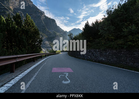 Route sinueuse du col du Stelvio près de Bormio, Italie, Europe, UNION EUROPÉENNE Banque D'Images