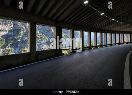Route sinueuse du col du Stelvio près de Bormio, Italie, Europe, UNION EUROPÉENNE Banque D'Images