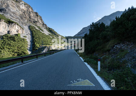 Route sinueuse du col du Stelvio près de Bormio, Italie, Europe, UNION EUROPÉENNE Banque D'Images
