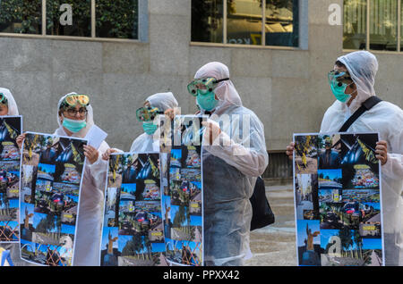 Madrid, Espagne. 28 Septembre, 2018. Rassemblement contre l'indépendance de la Catalogne noeud jaune, le 28 septembre 2018, rue San Bernardo, Madrid, Espagne. Enrique Davó/Alamy Live News Banque D'Images