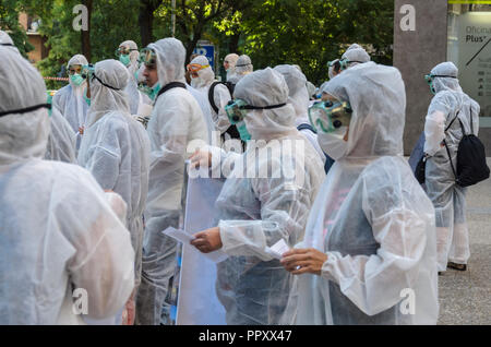 Madrid, Espagne. 28 Septembre, 2018. Rassemblement contre l'indépendance de la Catalogne noeud jaune, le 28 septembre 2018, rue San Bernardo, Madrid, Espagne. Enrique Davó/Alamy Live News Banque D'Images