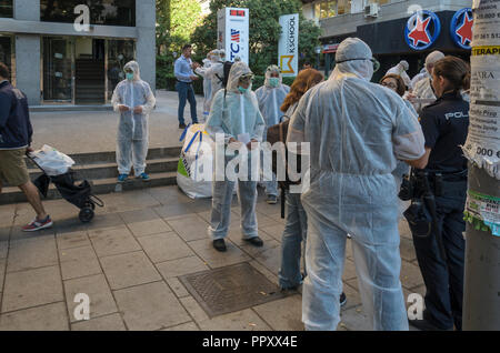 Madrid, Espagne. 28 Septembre, 2018. Rassemblement contre l'indépendance de la Catalogne noeud jaune, le 28 septembre 2018, rue San Bernardo, Madrid, Espagne. Enrique Davó/Alamy Live News Banque D'Images