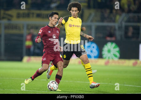 Dortmund, Allemagne. 26 Sep, 2018. Pas de ventes au Japon ! 1. FC Nuremberg, vs Axel WITSEL, Borussia Dortmund, d'action, les duels, le Soccer 1. Bundesliga, 5. Journée, Borussia Dortmund (NE) - FC Nuremberg (N) 7 : 0, le 26.09.2018 à Dortmund/Allemagne. ¬ | Conditions de crédit dans le monde entier : dpa/Alamy Live News Banque D'Images