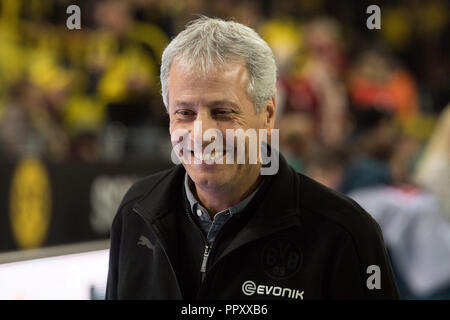 Dortmund, Allemagne. 26 Sep, 2018. Lucien FAVRE (entraîneur, n'laughsd lvsschelnd),,, lvsscheln lvsschelnd, rires,, Brustbild, Soccer 1. Bundesliga, 5ème journée, Borussia Dortmund (NE) - FC Nuremberg (N) 7 : 0, 26.09.2018 à Dortmund/Allemagne. ¬ | Conditions de crédit dans le monde entier : dpa/Alamy Live News Banque D'Images