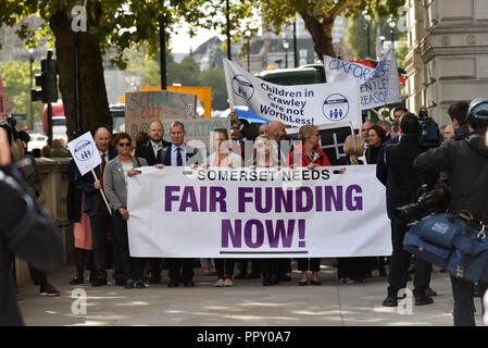 Westminster, London, UK. 28 septembre 2018. Les chefs d'organiser une manifestation de protestation contre le financement Downing Street. Crédit : Matthieu Chattle/Alamy Live News Banque D'Images