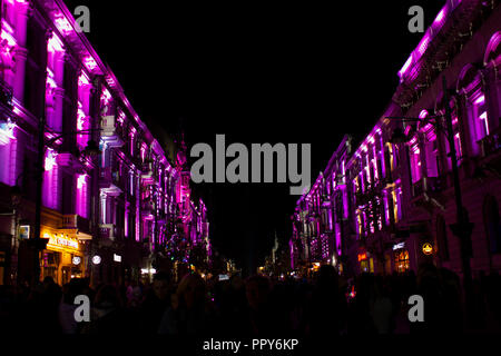 Lodz, Pologne. 28 septembre 2018. Déplacer la lumière Festival - le premier jour est une belle fête des lumières en Pologne. LMF allume avec éclairage coloré propriétés architecturales de plusieurs dizaines de mois dans le centre-ville. L'organisateur du festival est la fondation Lodz 'Lux Pro Monumentis'. Credit : Slawomir Kowalewski/Alamy Live News Banque D'Images