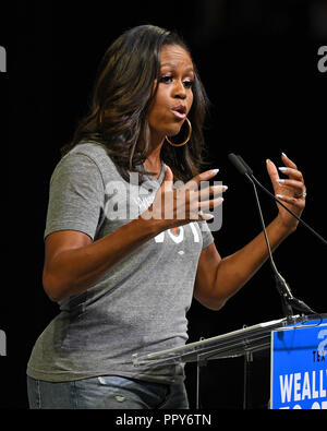 Miami, FL, USA. 28 Sep, 2018. L'ancienne première dame des États-Unis Michelle Obama parle pendant la quand nous avons tous voter Miami manifestation tenue à l'Université de Miami Watsco Center le 28 septembre 2018 à Miami, Floride Credit : Mpi04/media/Alamy Punch Live News Banque D'Images