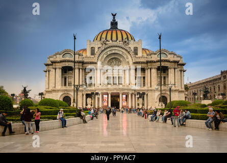 L'extérieur de l'Palacio de Bellas Artes de Mexico Banque D'Images