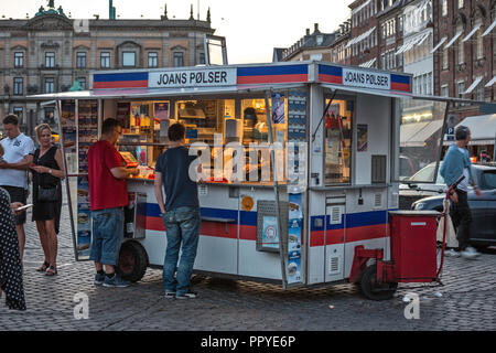 Pølsevogn danois classique et typique, stand de hot-dog Banque D'Images