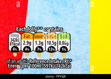 Chaque lolly contient...d'un adulte de référence (RI) - information nutritionnelle sur fort de Nestle Fab lollies - système de feux de circulation Banque D'Images
