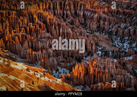 Lever du soleil dans le Parc National de Bryce Canyon d'inspiration point - Utah Banque D'Images