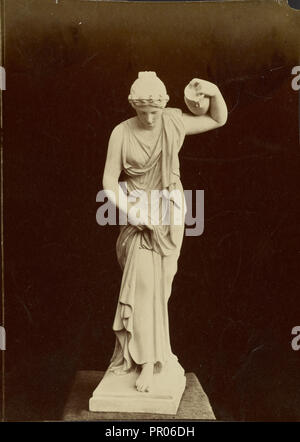 Statue de femme avec cruche ; environ 1870 - 1890 ; à l'albumine argentique Banque D'Images