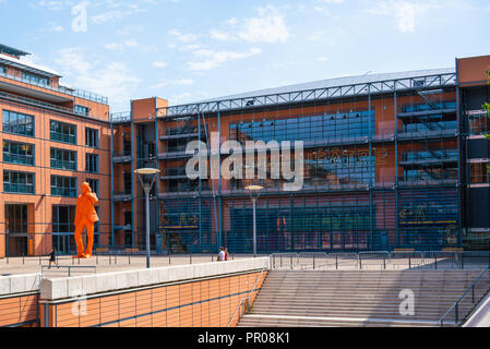 3 août 2018, Lyon France : vue d'Amphithéâtre convention hall en Cité Internationale à Lyon France par l'architecte Renzo Piano avec Xavier Veilha Banque D'Images