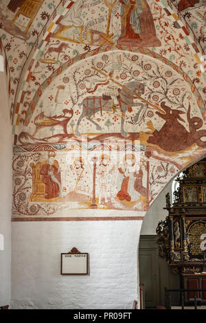 Vue de l'intérieur de l'église avec des peintures murales réalisées par Fanefjord Elmelunde, Maître de l'île de Moen, le Danemark, la Scandinavie, l'Europe. Banque D'Images