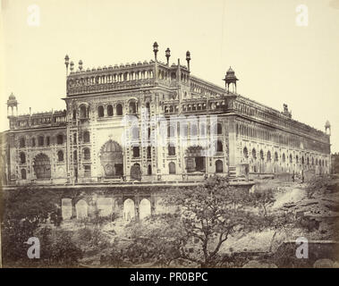 L'extérieur de l'ASAF-ud-Daula's Imambara, ou tombeau ; Felice Beato, 1832 - 1909, Henry Hering, 1814 Banque D'Images