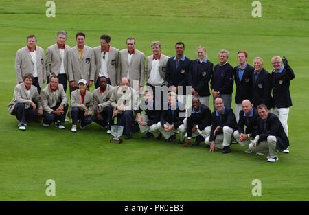 L'ensemble*Star Cup Celebrity Golf Tournament se met en branle à la Celtic Manor Resort, Newport, Pays de Galles aujourd'hui ( samedi 26/8/06 ) avec les équipes américaines et européennes qui pose pour des photos de l'équipe avant le début de l'événement. Banque D'Images