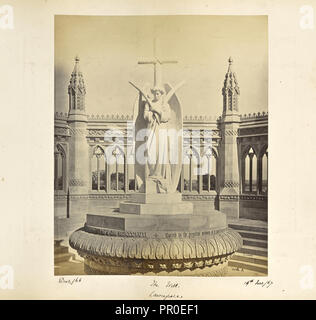 Cawnpore ; le monument même, la statue en marbre par Marochetti, sous un aspect différent de la lumière ; Samuel Bourne, anglais, 1834 Banque D'Images