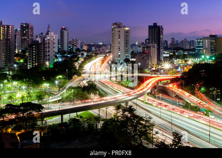 Viaduc le plus célèbre dans la ville de Sao Paulo, Brésil. Banque D'Images