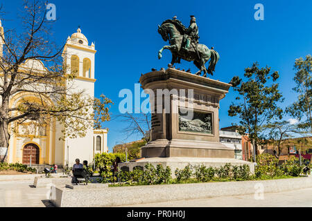 Vue de la statue de Barrios, à San Salvador, El Salvador, l'Amérique centrale Banque D'Images