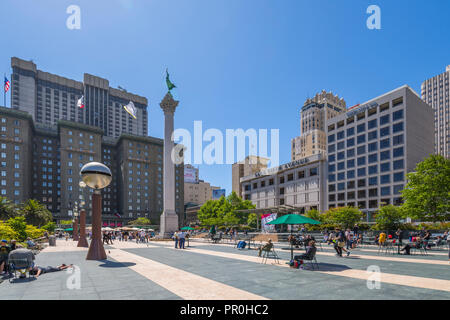 Voir des bâtiments et des visiteurs de l'Union Square, San Francisco, Californie, États-Unis d'Amérique, Amérique du Nord Banque D'Images