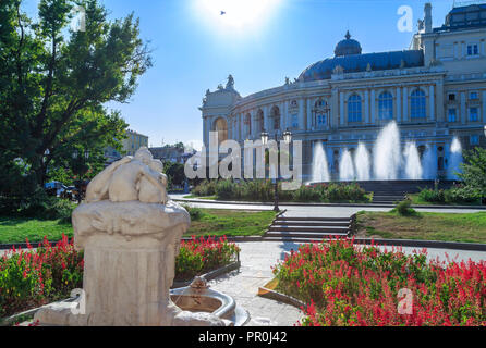 La sculpture de la jeunesse dans le parc près de opera house à Odessa, Ukraine Banque D'Images