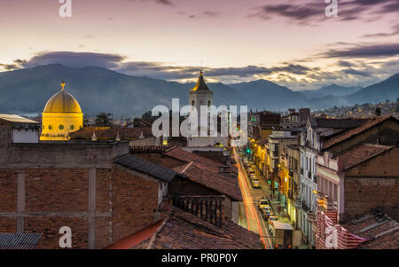 Vue sur le toit de Cuenca - Equateur pendant le coucher du soleil Banque D'Images