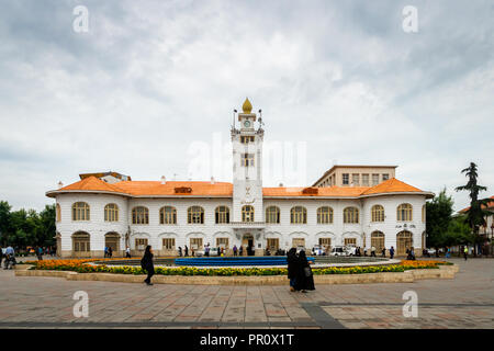 Rasht, Iran - Juin 2018 : bâtiment historique sur la place principale de Rasht, Iran. Rasht est une destination touristique populaire dans le nord de l'Iran Banque D'Images