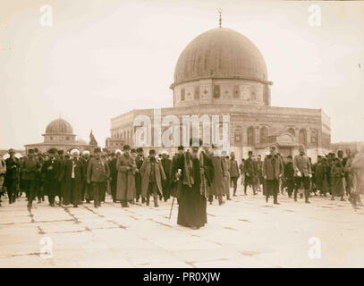 Enver Pacha et Jamal (Cemal Pasha) visiter le dôme du Rocher, Jérusalem. 1916, Jérusalem, Israël Banque D'Images