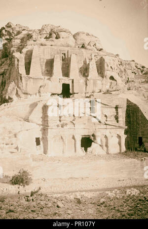 Petra en Transjordanie. Tombeau avec les obélisques. 1900, Jordanie, Petra, la ville disparue Banque D'Images