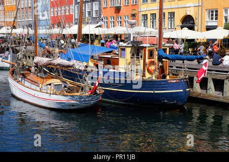 Copenhague, Danemark - 27 juin 2018 : voir les navires de bois dans le quartier de Nyhavn. Banque D'Images