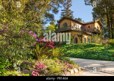 Chalet et Jardin de la comtesse d'Edla l'intérieur du Parc National de Pena, Sintra, Portugal, Europe Banque D'Images