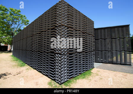 Le pavillon de 2018 à la Serpentine Gallery, conçue par Frida Escobedo, London, W2, Angleterre, Royaume-Uni, Europe Banque D'Images