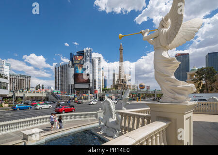 Vue sur Paris Tour Eiffel de Caesars Palace Hotel et Casino, le Strip, Las Vegas Boulevard, Las Vegas, Nevada, United States of America Banque D'Images