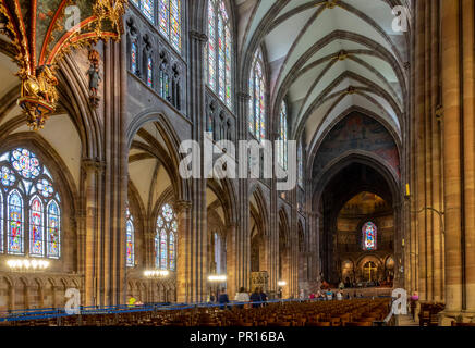 Nef à l'Est, la cathédrale de Strasbourg, Site du patrimoine mondial de l'UNESCO, Strasbourg, Alsace, France, Europe Banque D'Images