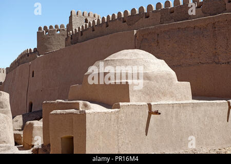 Rayen château, situé sur les jupes de la montagne Haraz, province de Kerman, Iran, Moyen-Orient Banque D'Images