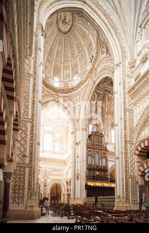 Intérieur de la Grande Mosquée (Cathédrale de Notre-Dame de l'Assomption) (Mezquita de Cordoue), UNESCO World Heritage Site, Cordoue, Andalousie, Espagne Banque D'Images