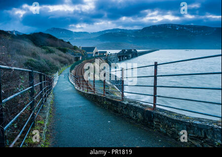 Pont de Barmouth au lever du soleil, le parc national de Snowdonia, Gwynedd, au nord du Pays de Galles, Pays de Galles, Royaume-Uni, Europe Banque D'Images