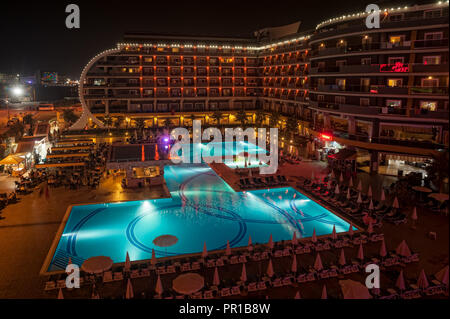 Hôtel de luxe avec piscine la nuit. La Turquie Banque D'Images