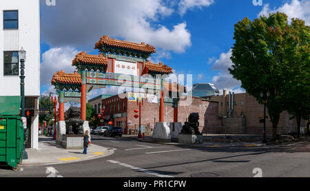 Portland, Oregon - Sep 21, 2018 : l'entrée du Chinatown de Portland, Orégon sur Burnside Street Banque D'Images