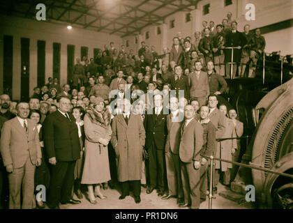 Tel Aviv. Lord et Lady Reading in power house. Grand groupe. 1920, Israël, Tel Aviv Banque D'Images